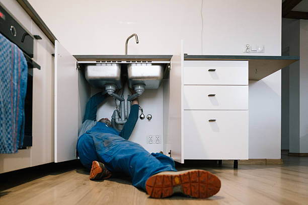 Professional Leak Detection technician working in Englewood Cliffs, NJ